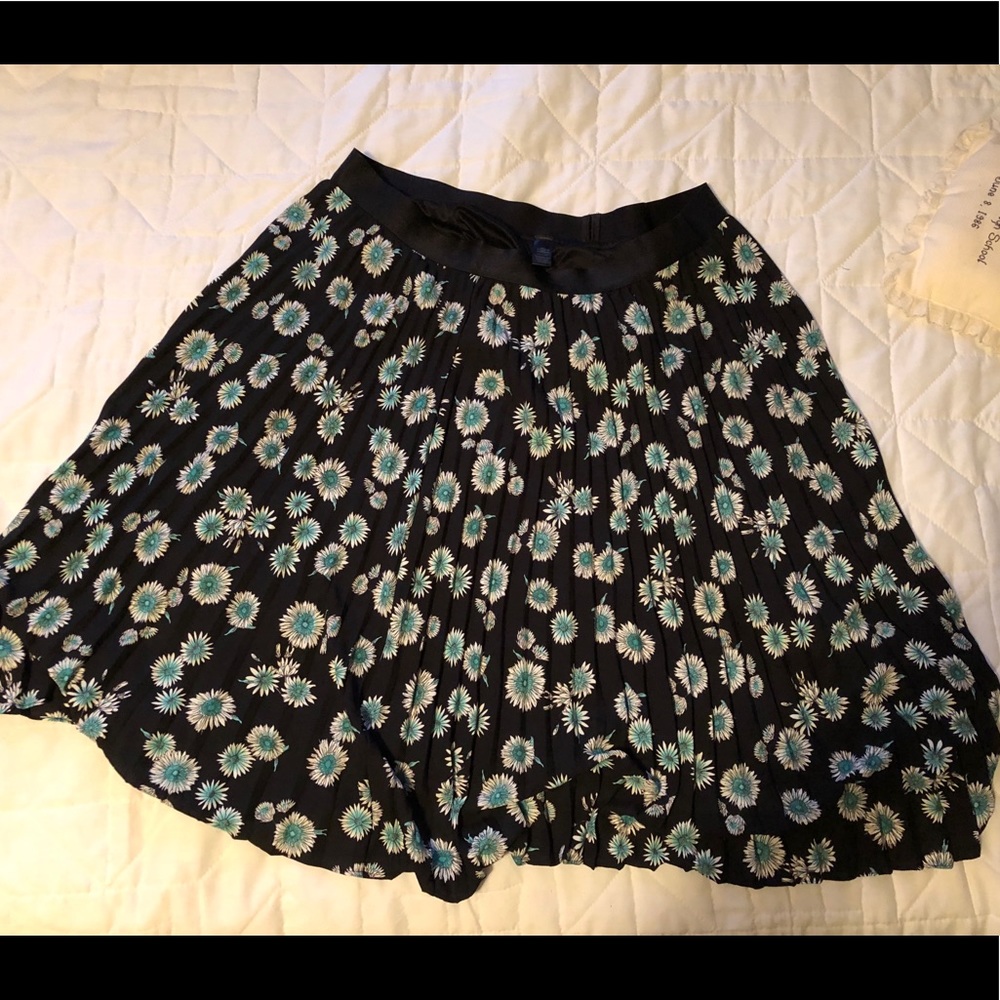 Plus Size Teal Floral Pleated Skirt